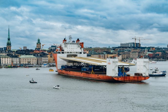 2 gac sweden has overseen the safe arrival of stockholms 45m wide golden bridge