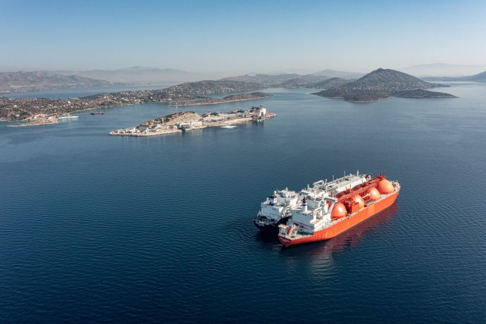 The first ship to ship transfer of 140000m³ of LNG in Greek waters has been successfully completed