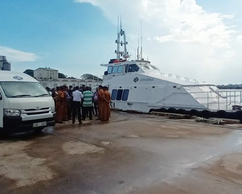 Crew briefing next to GAC launch vessel crop